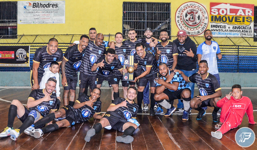 Futsal joga-se com a cabeça, não é com os pés”. Entrevista a João